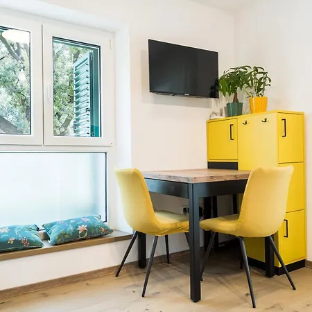 Zuzu Apartment Split